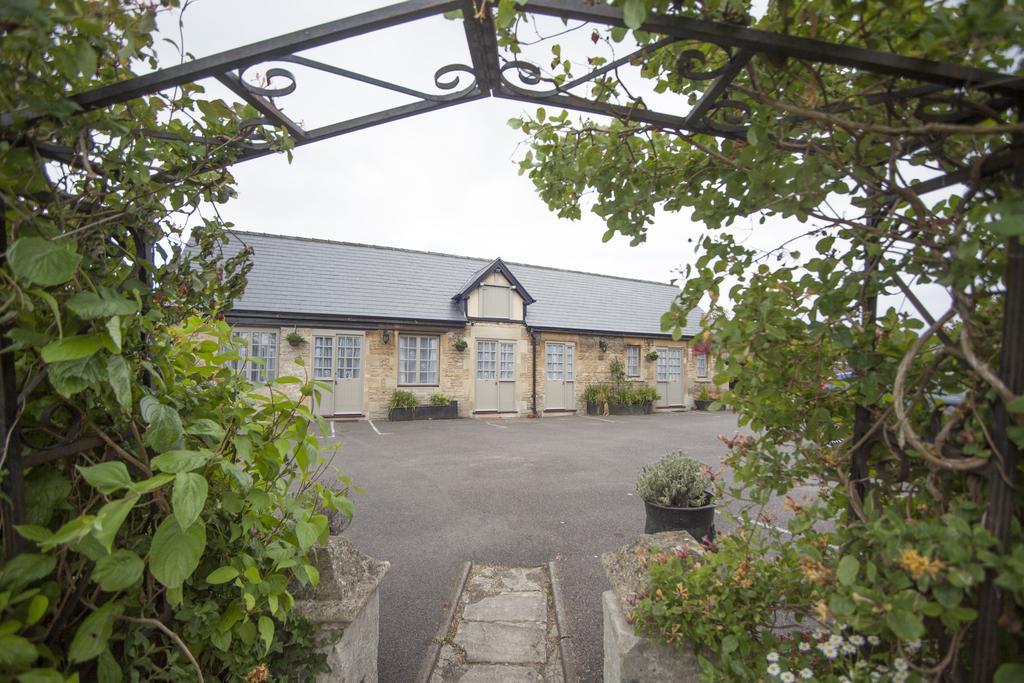 The Conigre Hotel Melksham Exterior photo