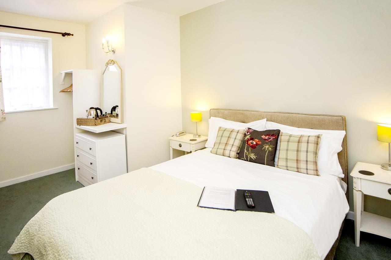 The Conigre Hotel Melksham Exterior photo